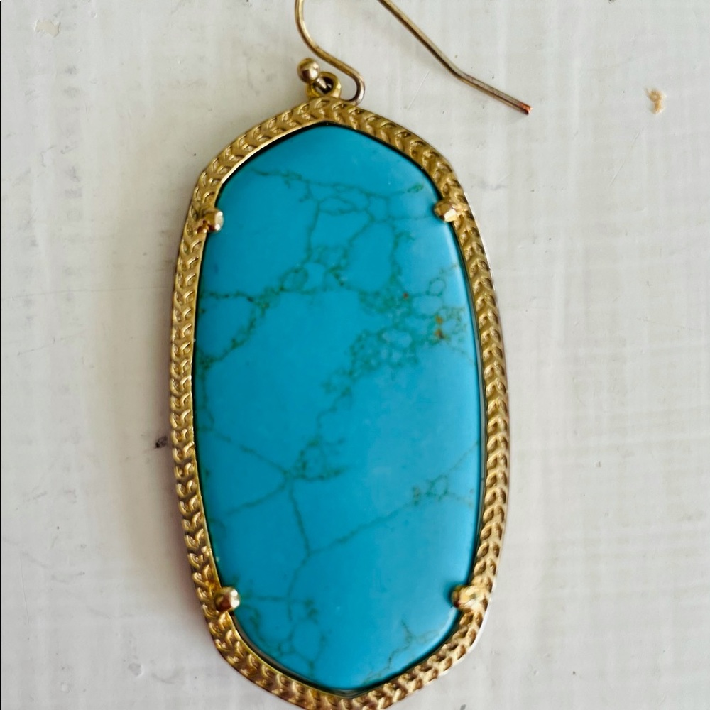 ONE SINGLE Kendra Scott earring